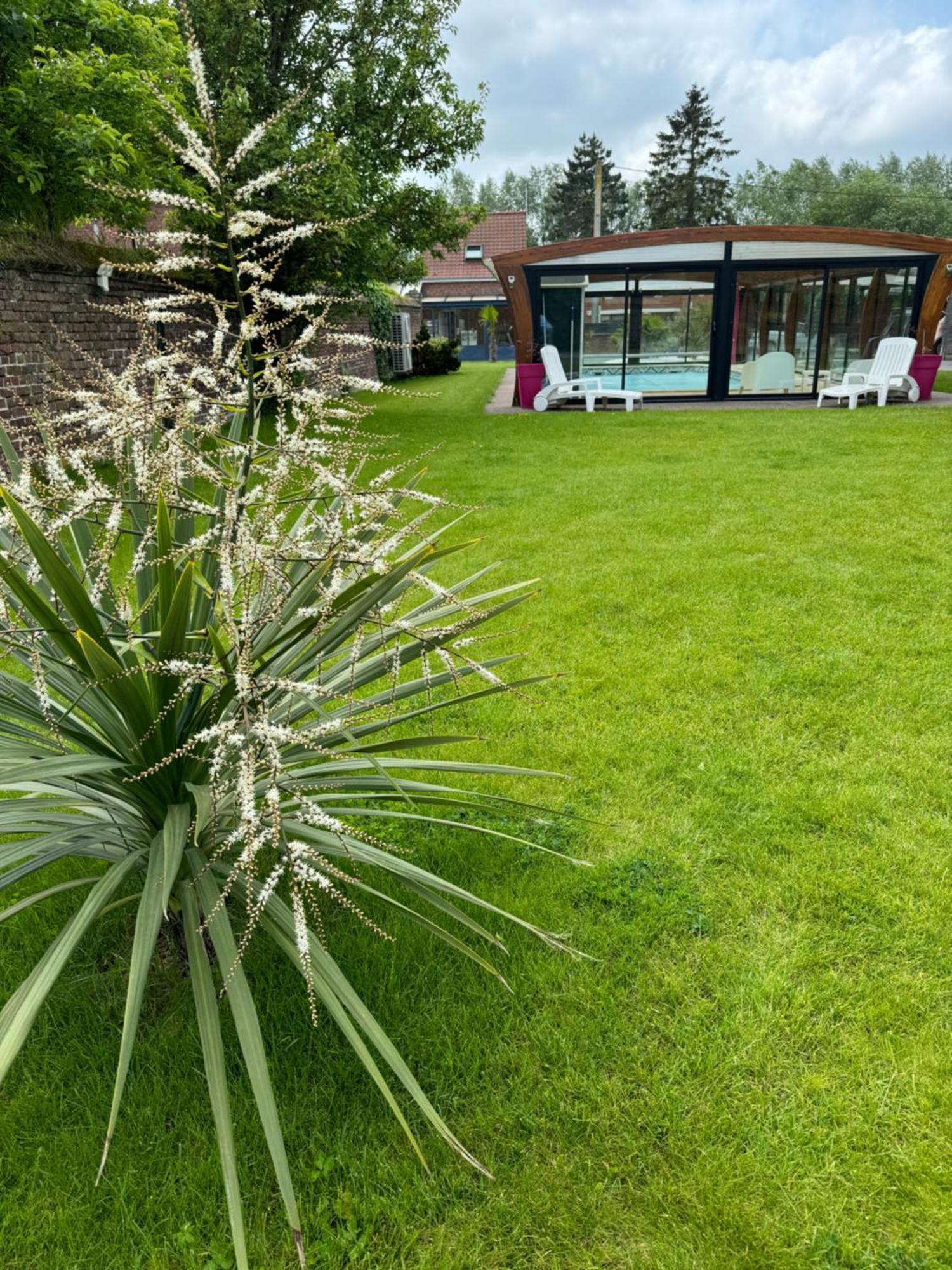 Gîte avec piscine Lestrem Extérieur photo